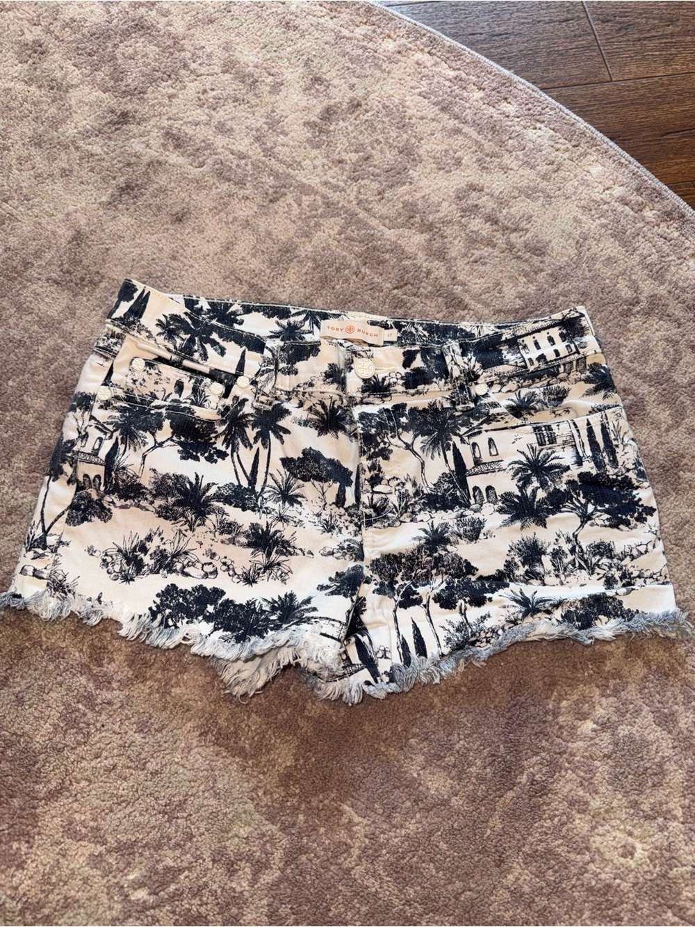Tory Burch Women’s 27 Scenic Tropical White Navy Blue Printed Denim Jean Shorts